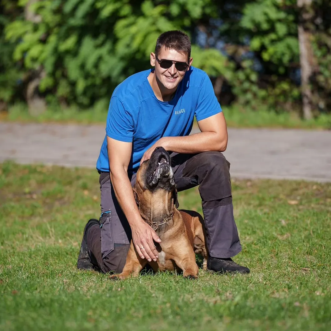 Vizi Bence | Dogbusiness vizibencedavid