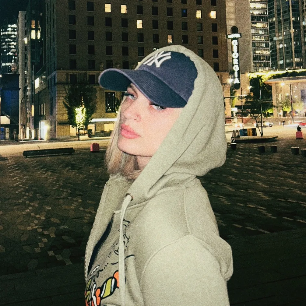 Yvette Lakatos yvettelakatos1