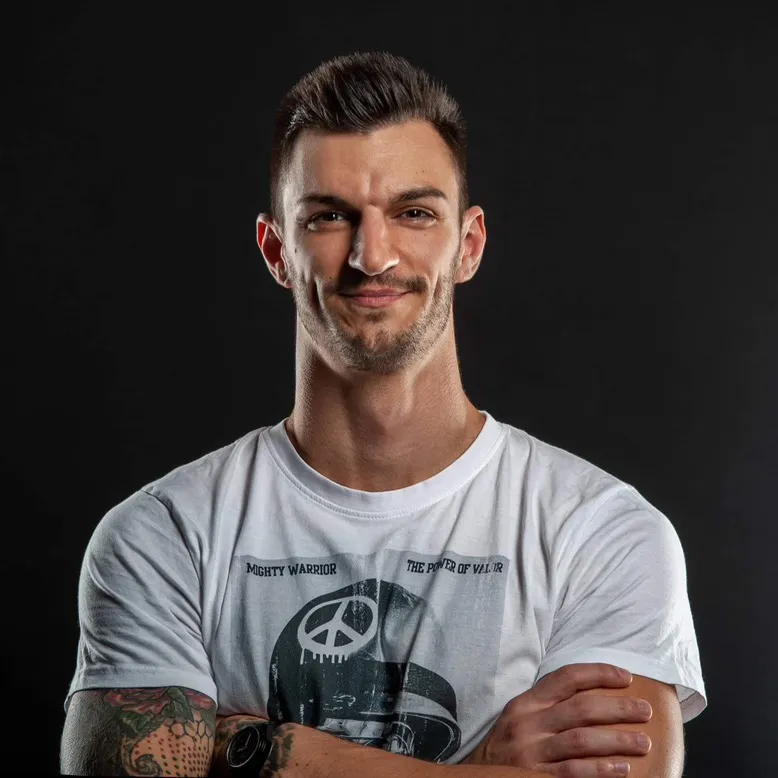 Szabi | HYBRID coach coach_szabi.lex