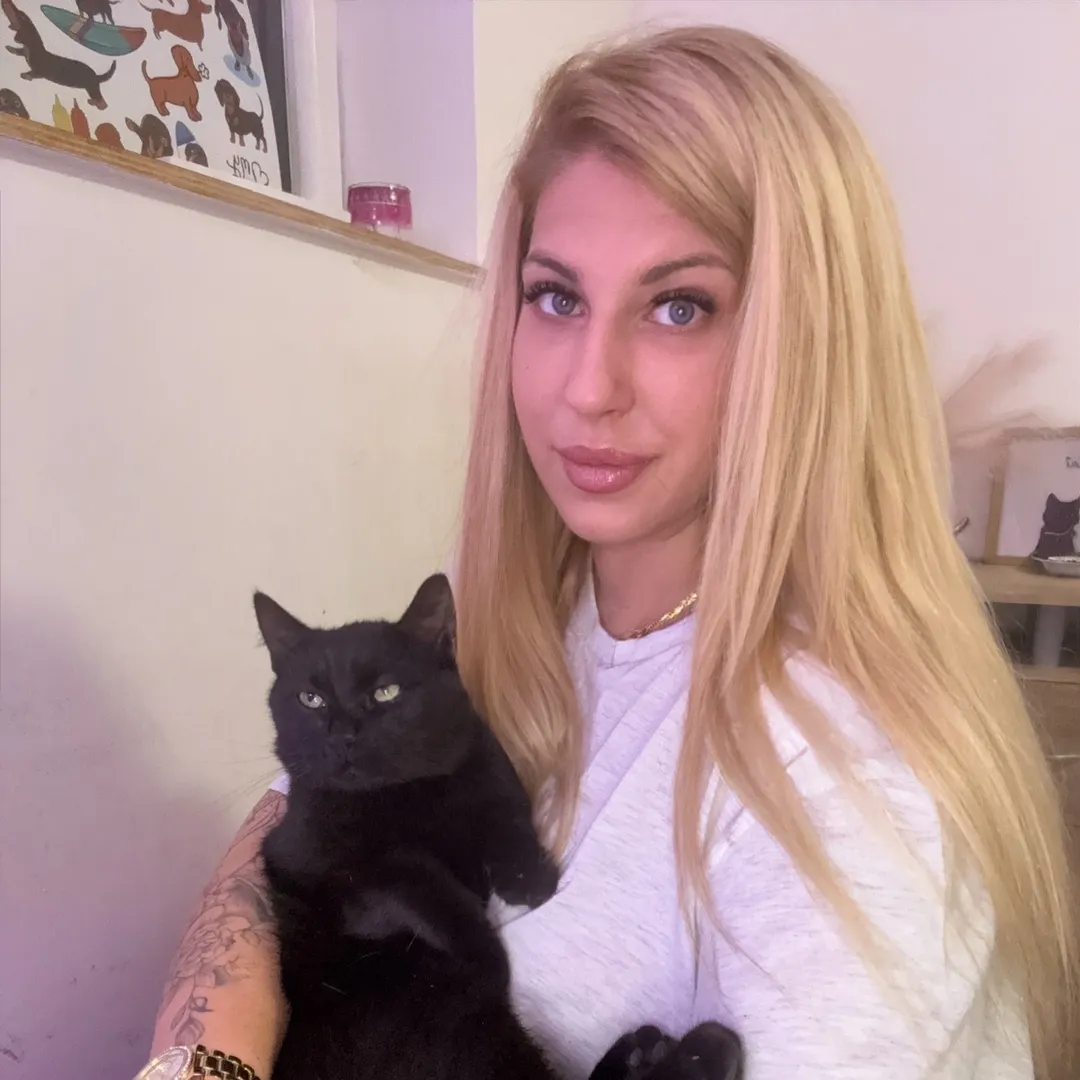 𝓝𝓲𝔁𝓲 🐾 zsigikee