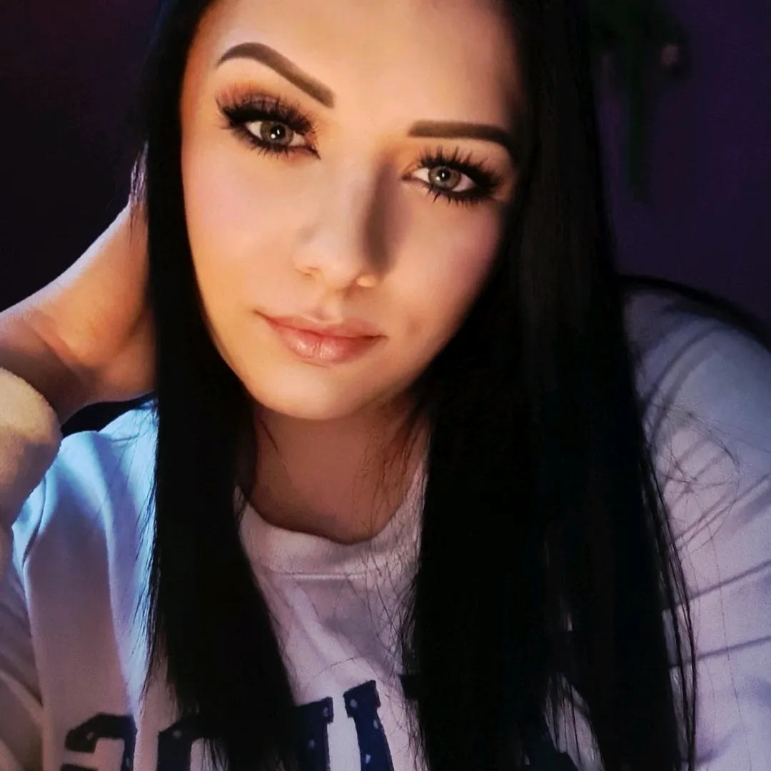 💜𝐇𝐞𝐧𝐢𝐢💜 henikee1885