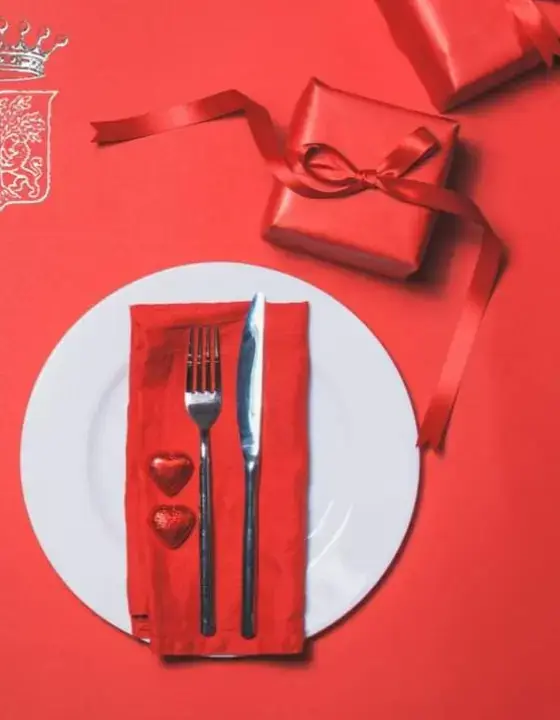 Festeggia il nuovo anno con noi, immerso nella magia della nostra Masseria e dei sapori autentici pugliesi! ✨ Menù di Capodanno: Aperitivo Prosecco millesimato Val d’Oca Focaccia e polpettine Antipasti Frittelle di pane con mousse di ricotta forte e conserva di pomodorini Selezione di salumi e formaggi nostrani Trancetti di baccalà in tempura alla birra Terrina di rape e fagioli Terrina di polenta con trifolata di funghi porcini Primi Maccheroncini trafilati al bronzo con salsiccia nostrana, crema di patate e scamorza affumicata Risotto "Ubriaco" al primitivo di Manduria Secondi Tagliata di carne podolica con pomodorini e rucola Patate al rosmarino Frutta di stagione Dolci Natalizi Bevande incluse: Vino Primitivo di nostra produzione, acqua, Coca Cola, caffè e amari 💶 Prezzo a persona: €55,00 👧 Menù baby: €30,00 📞 Info e prenotazioni: +39 3337845113 Affrettati, posti limitati! 🎉 Ti aspettiamo per brindare insieme al nuovo anno in un’atmosfera unica. 🥂 #Capodanno2025 #masseriaalberotanza  #saporiautentici  #pranzodicapodanno