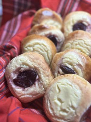 Odkryj pyszne rzeczy, które możesz zrobić w domu — nawet wtedy, gdy masz ochotę tylko na małą porcję 🍩 Znasz to? Masz ochotę na coś dobrego jak z piekarnika, ale myśl o rozgrzewaniu, czekaniu i całej blasze do zjedzenia skutecznie zniechęca. Dziś pokazuję kuchenną rzeczywistość bez filtrów: ✔️ gotowanie tylko dla siebie ✔️ szybkie zachcianki ✔️ airfryer jako skrót… który nie zawsze wygrywa Bo czasem mała porcja to wygoda, a czasem — niedopieczona drożdżówka 🙃 Może jednak lepiej upiec więcej i się z kimś podzielić? 👉 Daj znać w komentarzu: mała porcja czy cała blacha? #homecooking #easyrecipes #creatorsearchinsights #homecooking #easyrecipes Odkryj pyszne rzeczy, które możesz zrobić w domu — nawet wtedy, gdy masz ochotę tylko na małą porcję 🍩 Znasz to? Masz ochotę na coś dobrego jak z piekarnika, ale myśl o rozgrzewaniu, czekaniu i całej blasze do zjedzenia skutecznie zniechęca. Dziś pokazuję kuchenną rzeczywistość bez filtrów: ✔️ gotowanie tylko dla siebie ✔️ szybkie zachcianki ✔️ airfryer jako skrót… który nie zawsze wygrywa Bo czasem mała porcja to wygoda, a czasem — niedopieczona drożdżówka 🙃 Może jednak lepiej upiec więcej i się z kimś podzielić? 👉 Daj znać w komentarzu: mała porcja czy cała blacha? #homecooking #easyrecipes #creatorsearchinsights #homecooking #easyrecipes